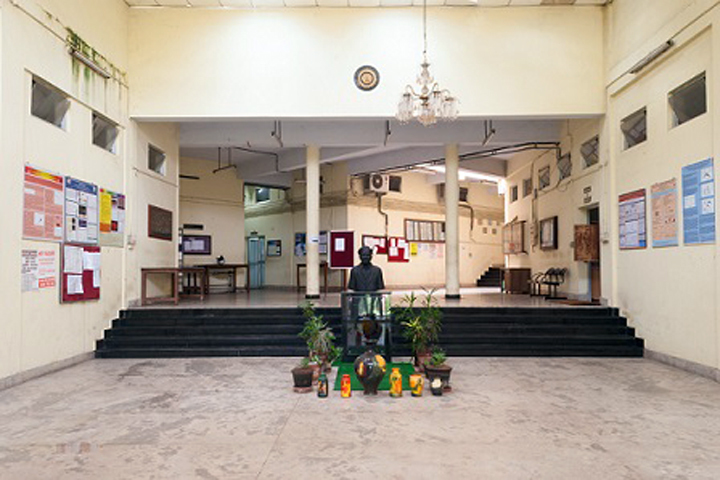 https://cache.careers360.mobi/media/colleges/social-media/media-gallery/7992/2020/8/4/Entrance of International School of Photonics Cochin University of Science and Technology Kochi_Campus-view.jpg